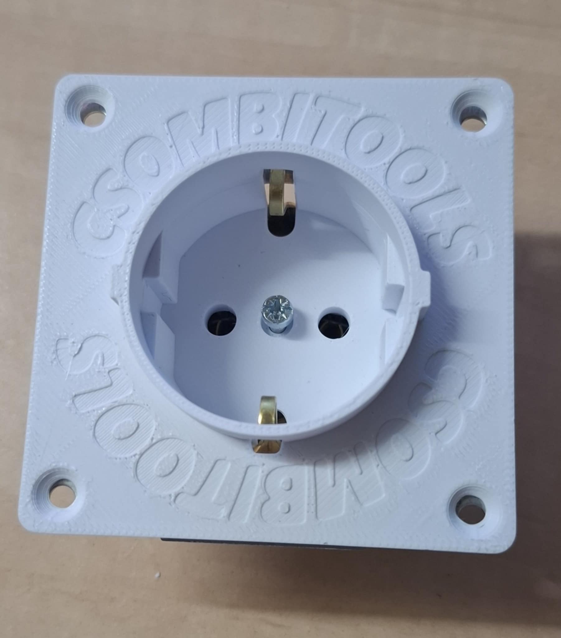 Burkolható konnektor