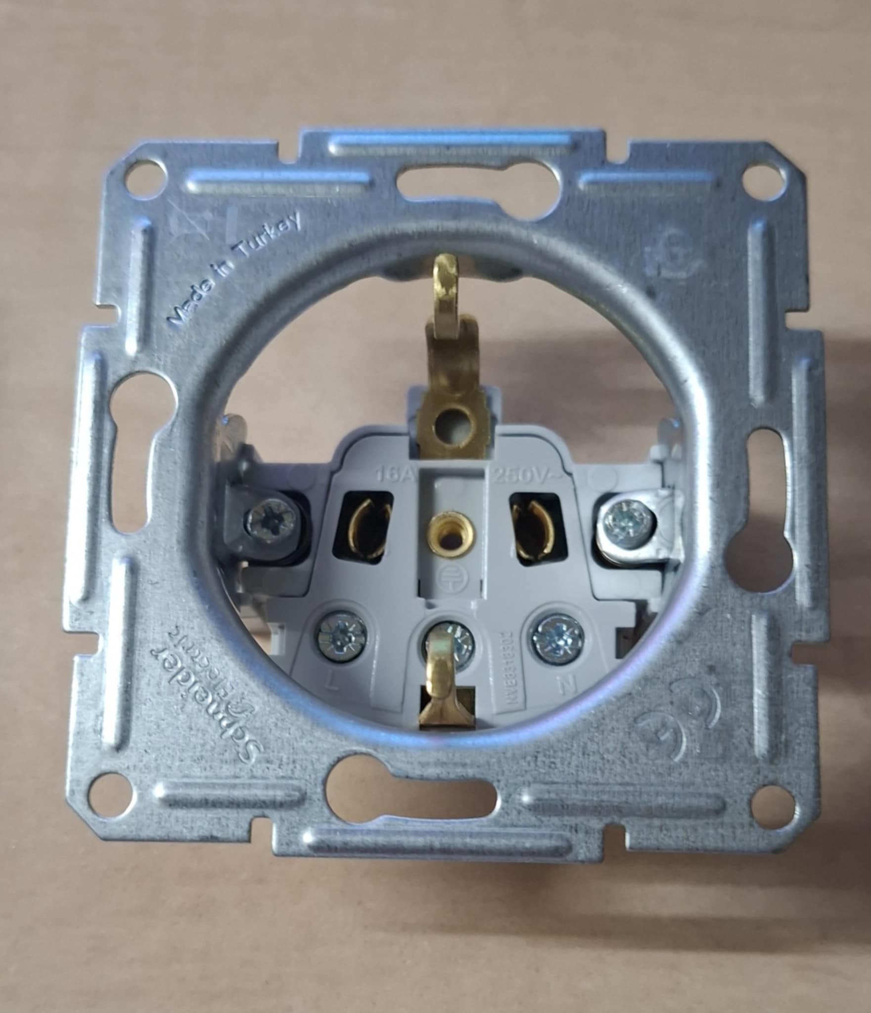 Burkolható konnektor - Image 5